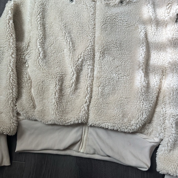 ALO Yoga Women's Plush Cream Teddy Jacket - Picture 3 of 8